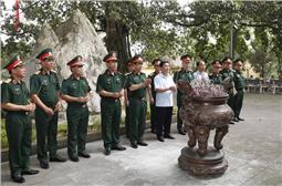 Thượng tướng Phan Văn Giang dâng hương tưởng nhớ các anh hùng, liệt sĩ tại Khu di tích 27-7